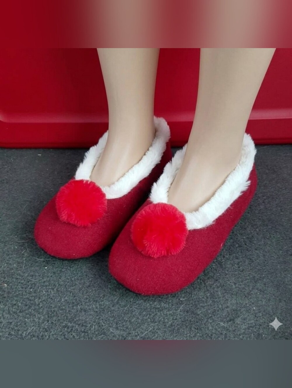 🔥Avon Red/ Burgundy Womens Pom Pom Slippers Size 8